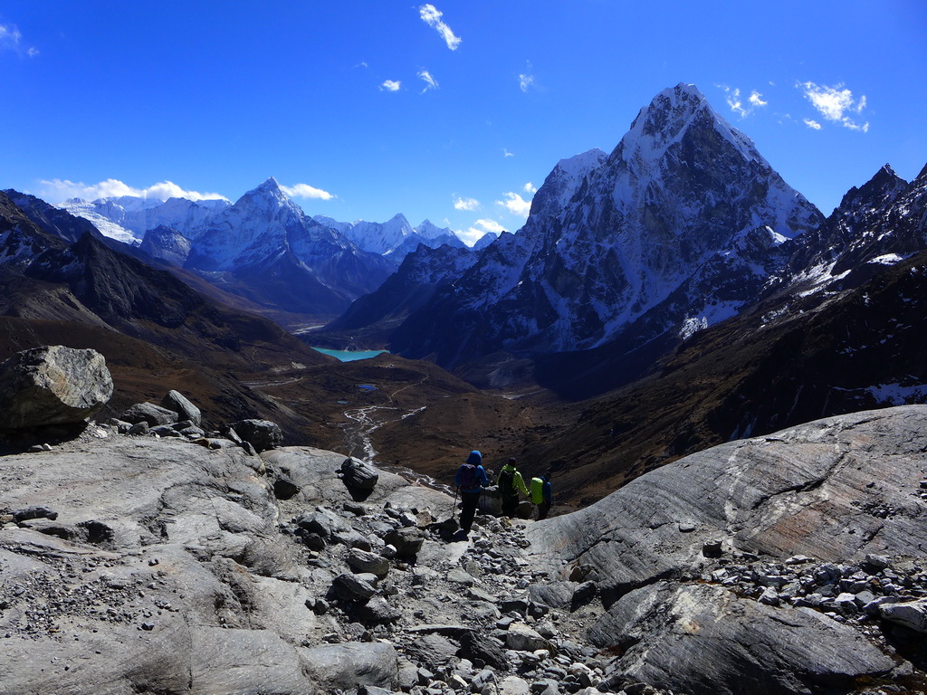 Перевал Чо Ла (Cho La Pass, 5420м), спуск к Дзонгла (Dzongla)