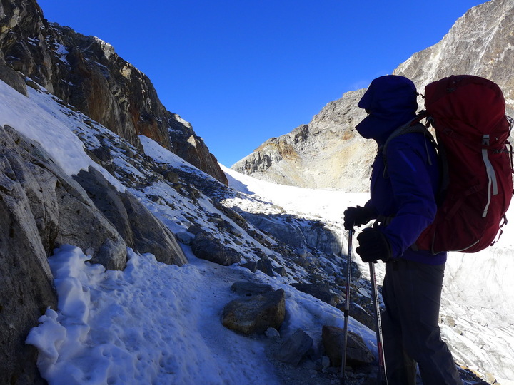 Перевал Чо Ла (Cho La Pass, 5420м), закрытый ледникб траверс на спуске